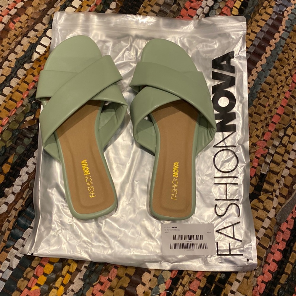 NWT flat sandals mint